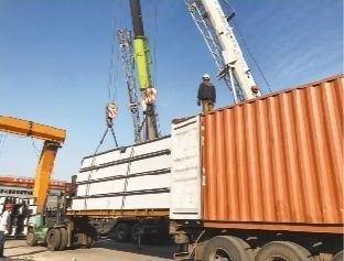 艱難轉(zhuǎn)身 向 內(nèi) 突圍