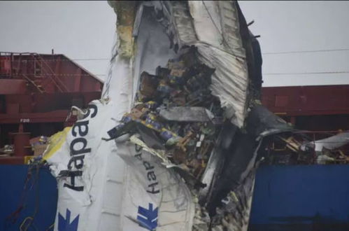 第一現(xiàn)場 兩船相撞 擠壓 落箱 起火 天氣原因