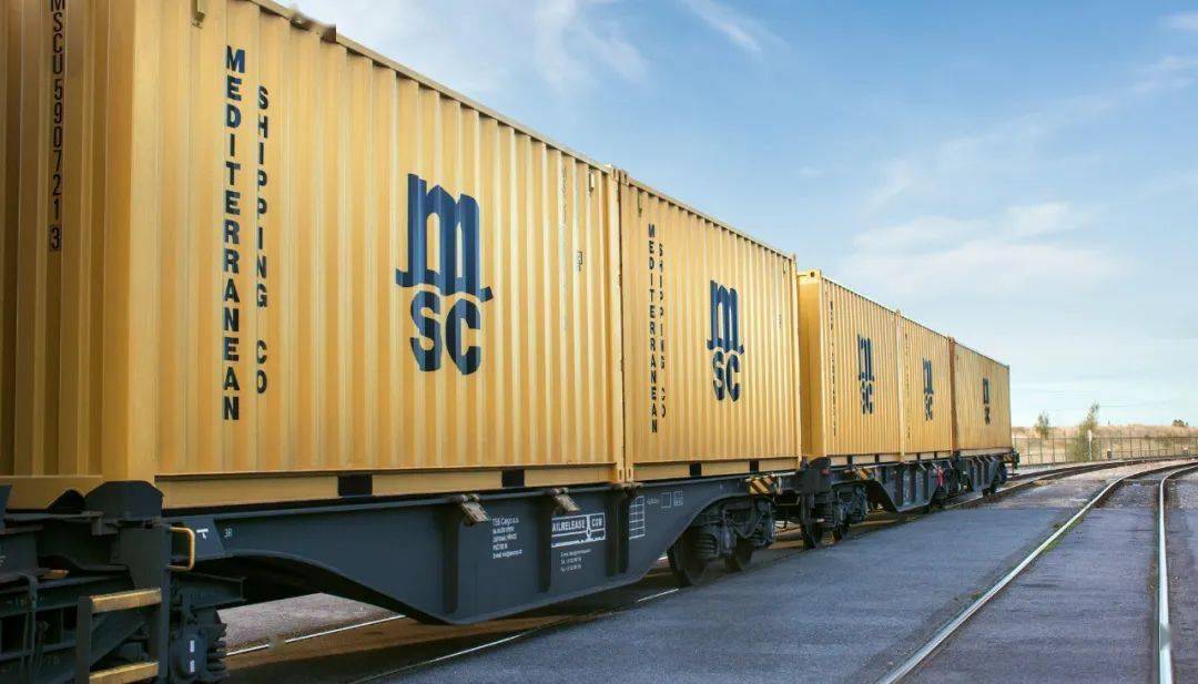 5月中旬,第一批地中海航運(yùn)集裝箱通過(guò)地中海航運(yùn)列車(chē),從俄國(guó)的東方港