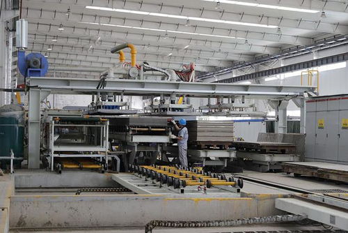 企業生產忙 經濟穩向好 集裝箱運輸彰顯經濟活力